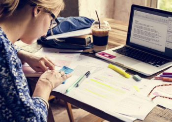 Курсовая работа: как достичь успеха в обучении с помощью заказа у компании «Диплом Центр»”