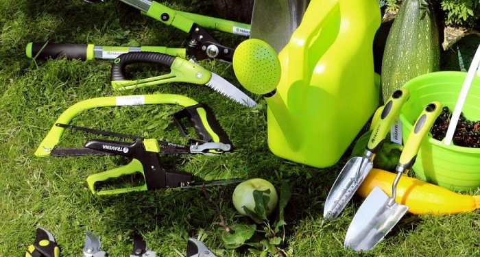 Переваги придбання садових інструментів в інтернет-магазині