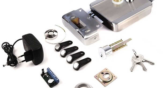 Электромеханический замок: достоинства и правила монтажа