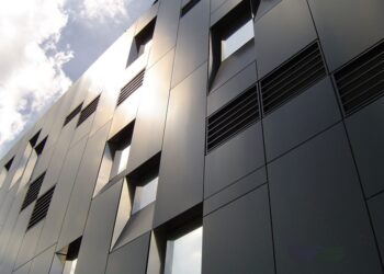 Компанія AVERS: офіційний постачальник композитних панелей