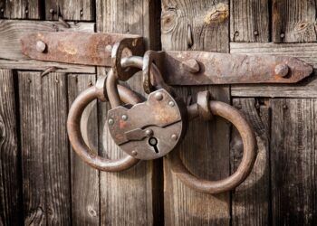 Тонкості та нюанси вибору навісних замків у Києві