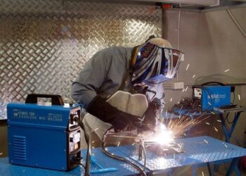 Зварювальний напівавтомат: переваги та використання