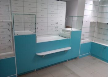 Торговое оборудование для аптек: ключевые требования и выбор