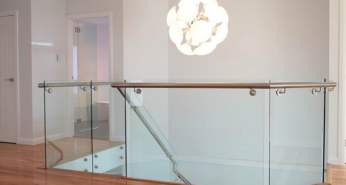 Стеклянные ограждения: основные виды, достоинства и правила установки