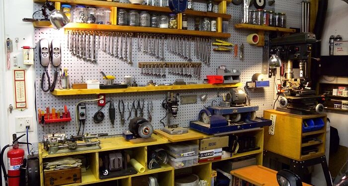 Оборудуем мастерскую в гараже