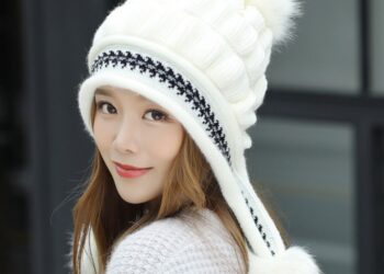 Жіночі шапки: основні характеристики, різновиди та поради щодо вибору