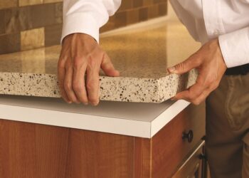 Стільниці з натурального та штучного каменю: характеристики, види та переваги