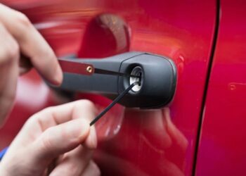 Professional Brantford auto locksmith services to solve all your auto lock and key problems