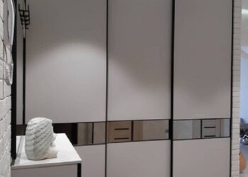 Сучасні шафи-купе: основні переваги, різновиди та поради щодо вибору