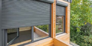 Ролеты для окон как современное решение для защиты помещений от солнца: достоинства и установка