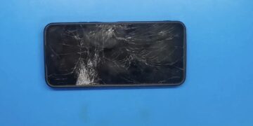 Дисплей Poco M6 Pro 5G: як купити правильний і не переплатити