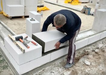 Правила и технология кладки стен из газобетона для прочности и точности выполнения
