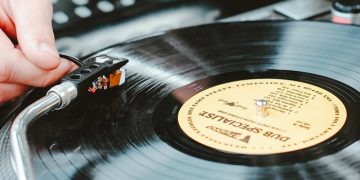 Музика на вінілі: переваги формату та правила догляду і прослуховування