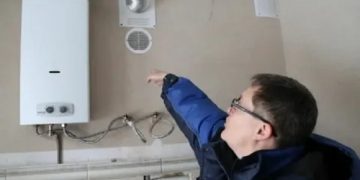 Монтаж вентиляції та димоходу для газового котла у приватному будинку